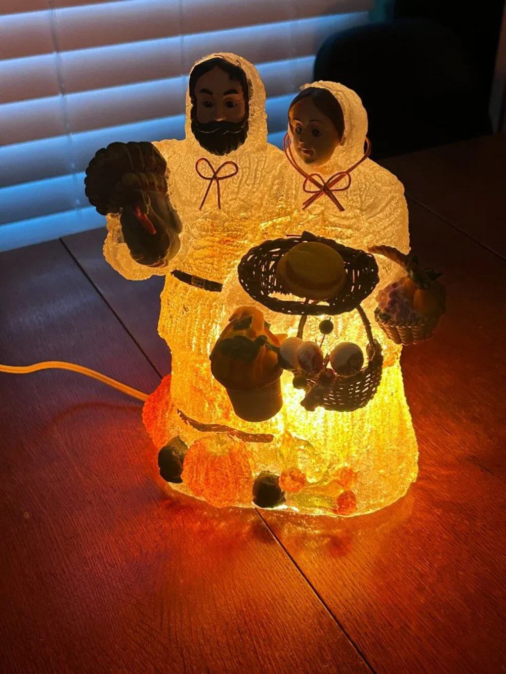 Cracker Barrel Thanksgiving pilgrim couple lamp retired vintage